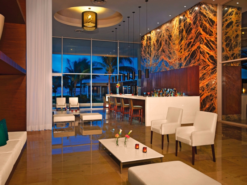 Moments Lobby Bar