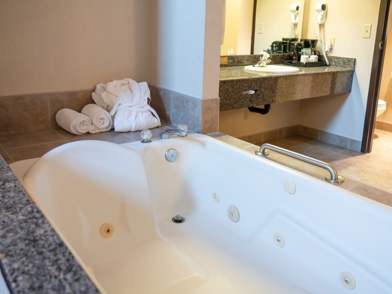 King Suite Jetted Tub
