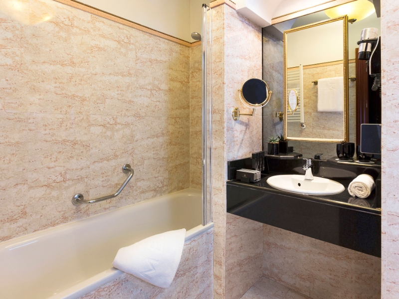 Grand Suite Bathroom