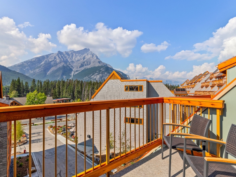 Superior Suite King Mountain View