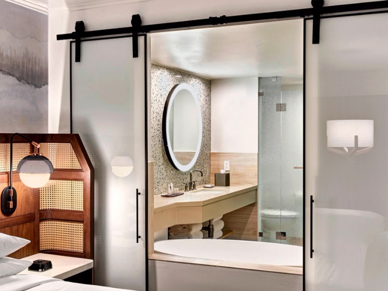 King Guest Room Bathroom