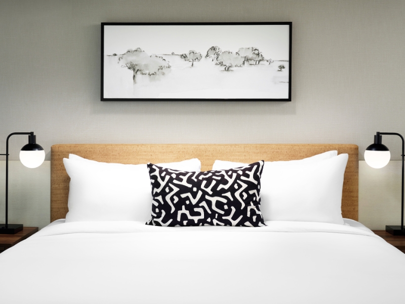 Guestroom King Bed Detail