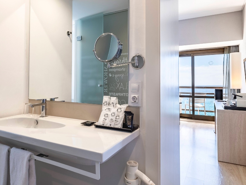 Double Sea view Bathroom