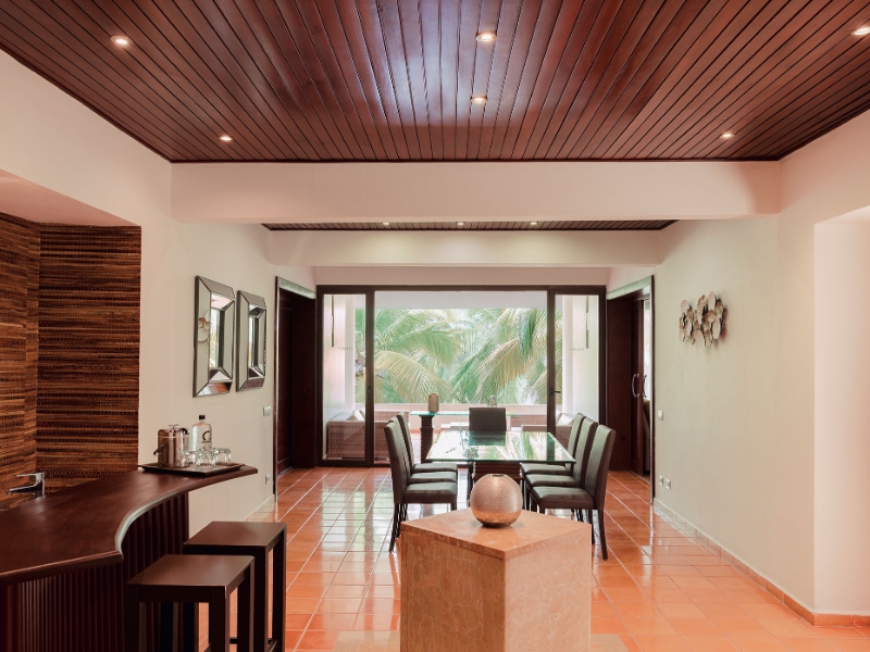 Privileged Presidential Ocean Front Dining Room