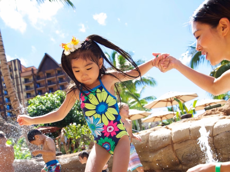Cove Splash Zone Detail Girl With Mother