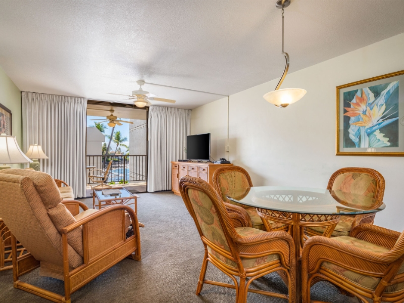 1 Bedroom Partial Ocean View Dining Area opt 3000x2000