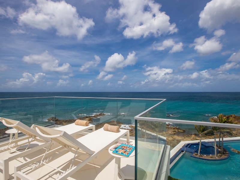 Deluxe Ocean View Suite