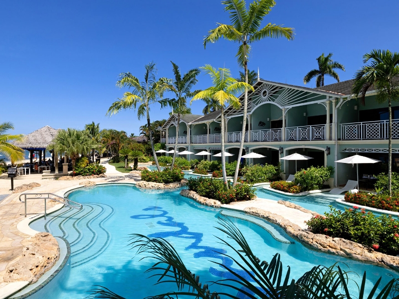 Crystal Lagoon Pool Beach