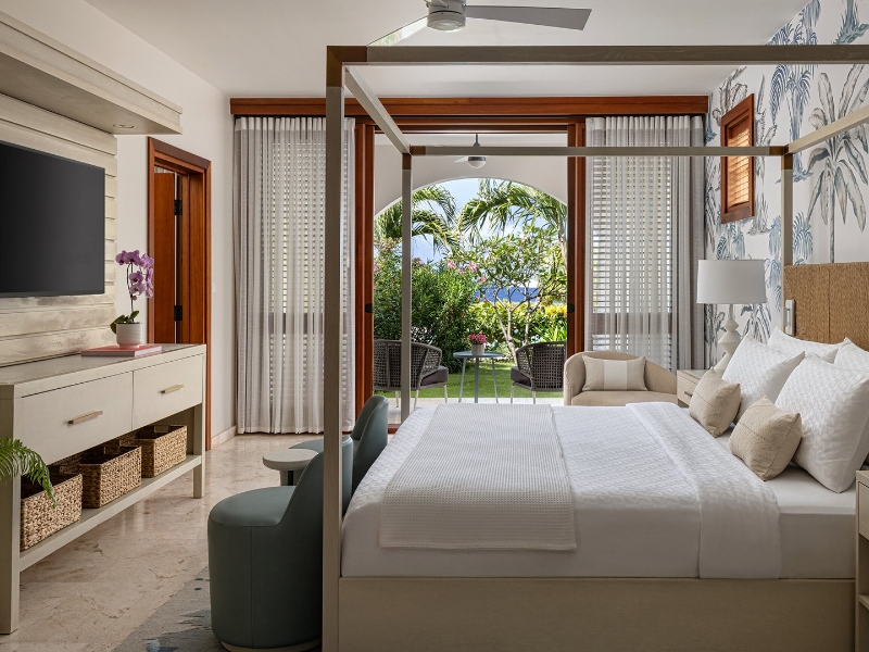 Melemele One Bedroom Butler Walkout Suite Patio Tranquility Soaking Tub Bedroom