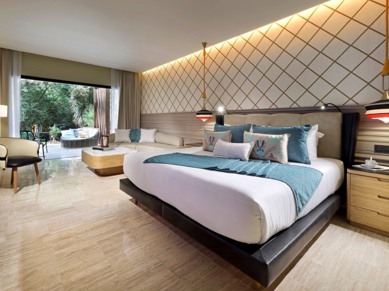 Junior Suite Pri Pool