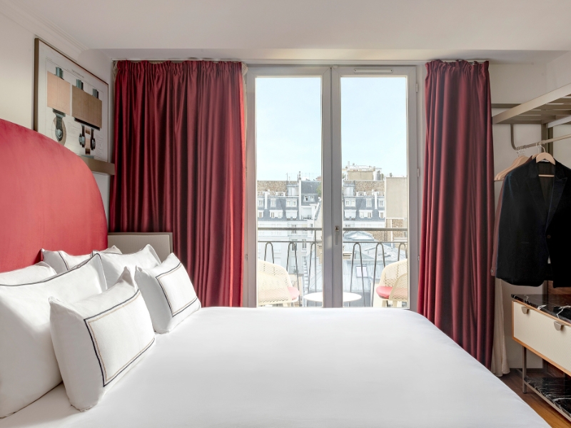 Suite with Balcony Bedroom