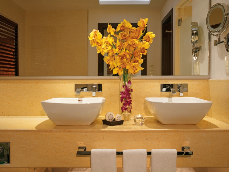 Vanity for all Junior Suite Preferred Club Junior Suites