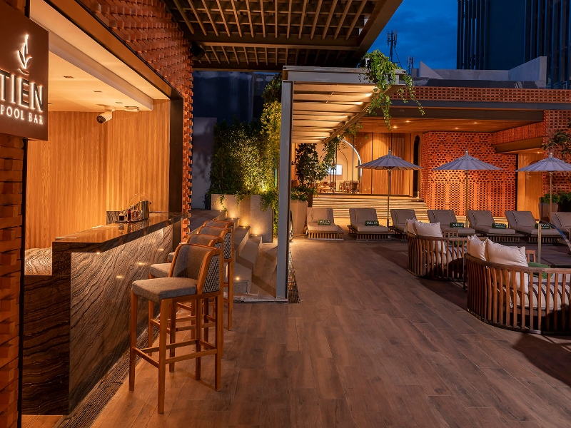 Tien Pool Bar