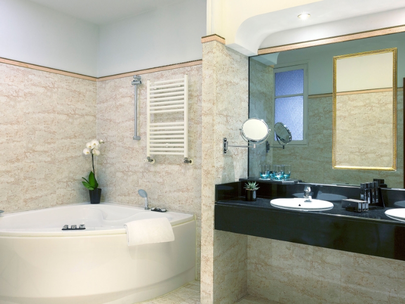 Grand Premium Room Bathroom