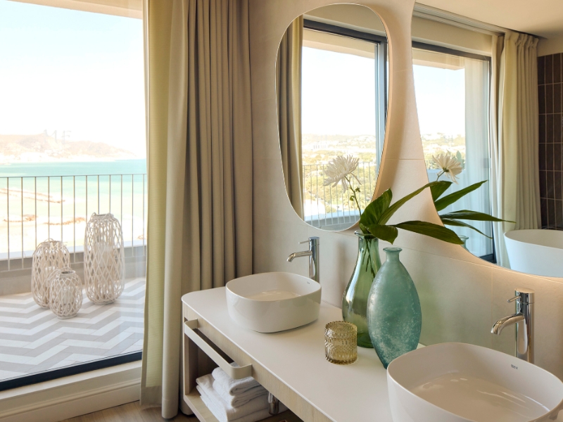 Beyond ME Suite Sea City View Bathroom