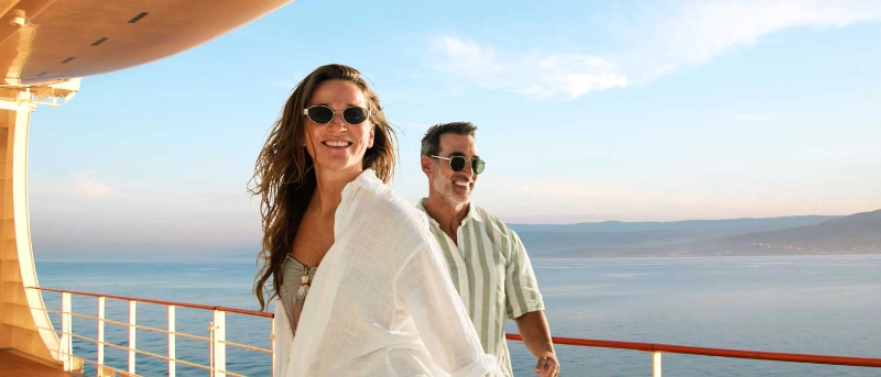 couple on cruise